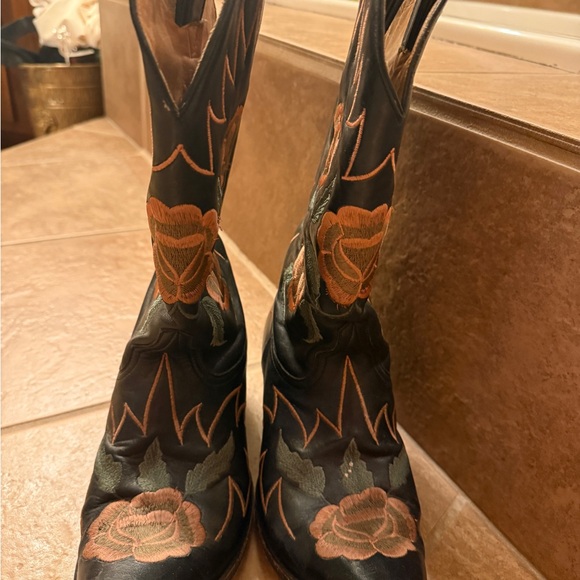 Manuel designer Emborded boots! Limited edition. Size 9 
95 of 100 - Picture 6 of 8